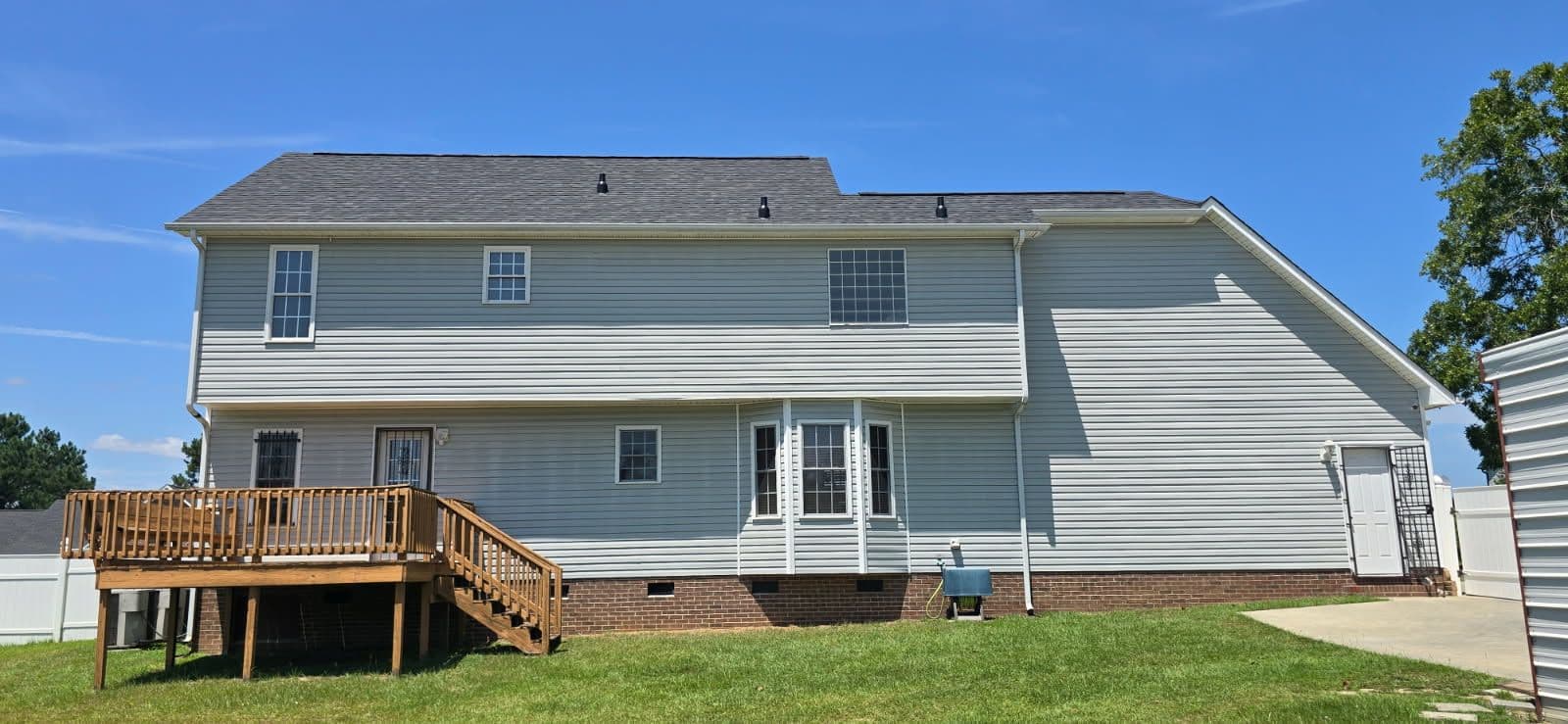 Gallery photos for Elegant Roof Transformation with Onyx Black Shingles: Image #1